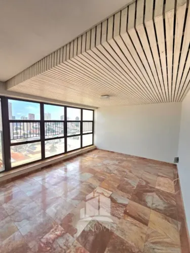 Alto Padrão no Centro com 3 Suítes, Ampla Planta de 274m² e Estrutura Completa para Morar 