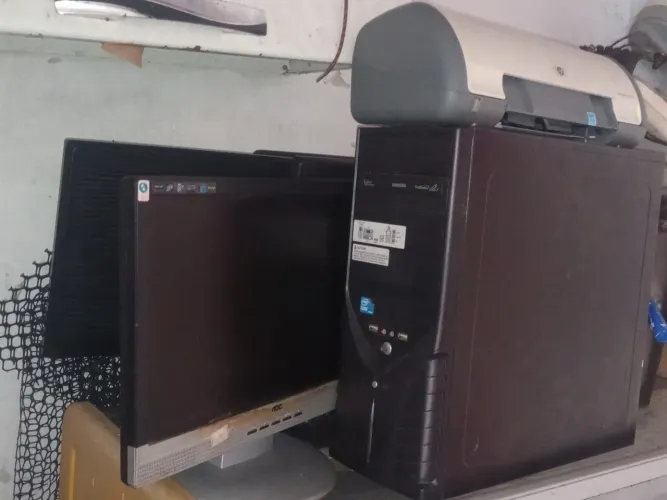 Tela e PC pra vender não foram testadas mas aparentemente está bom 100$ tenho também fax