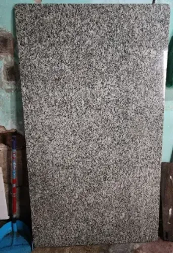 Peça de Granito Cinza Corumba em perfeito estado