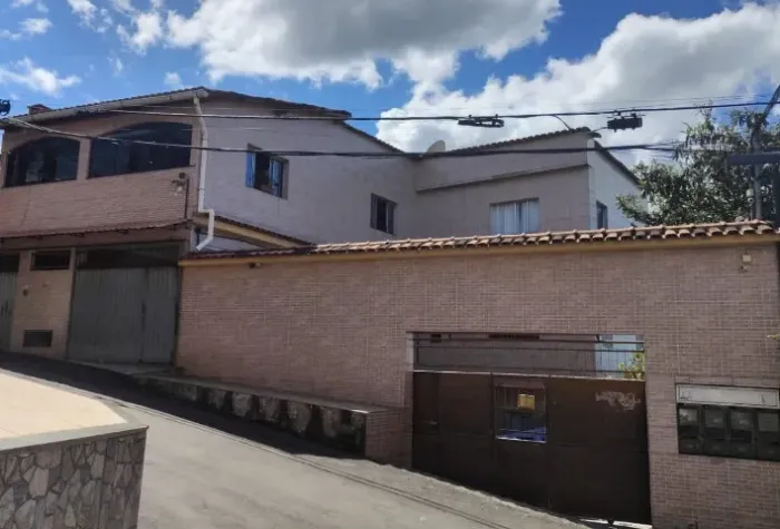 Vende- se 3 casas