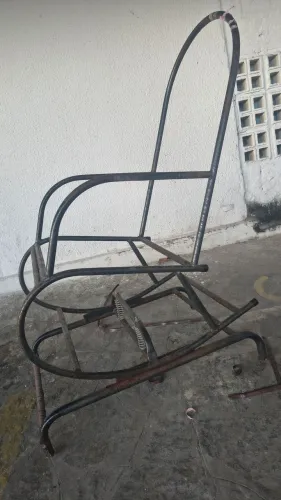 Estrutura de ferro de cadeira de balanço