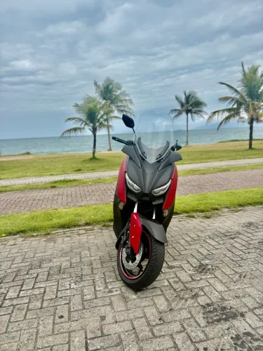 Xmax 250, bem cuidada