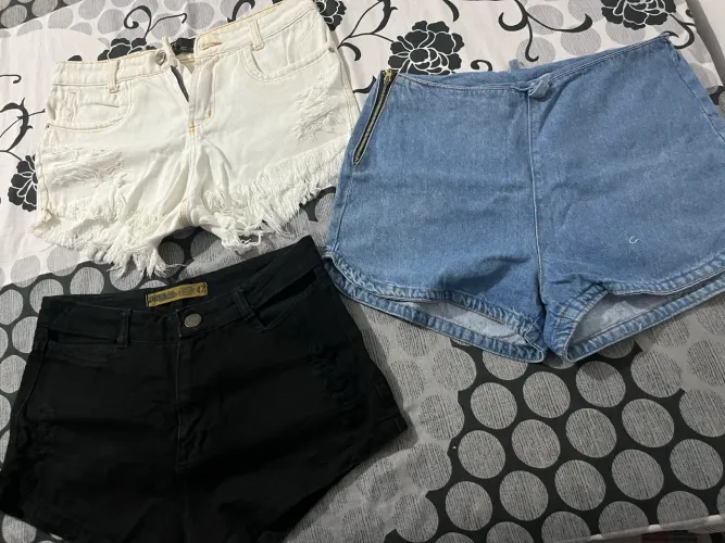 3 short jeans por 50,00 ( TAM 42 ) 