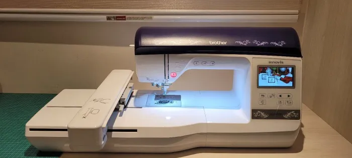 Máquina de Bordar Brother NQ 1400E