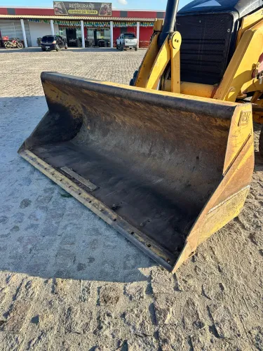 Retroescavadeira CAT 416e