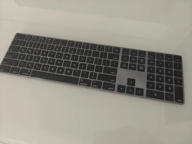 Apple Magic Keyboard Numpad Wireless (muito conservado)