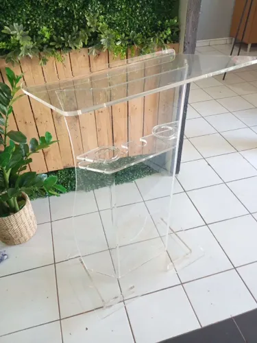 Púlpito de acrílico