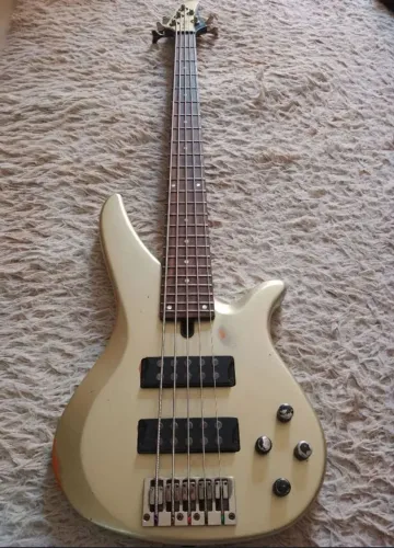 Contrabaixo Yamaha RBX375