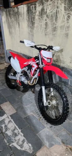 Vendo Crf 250 f muito nova