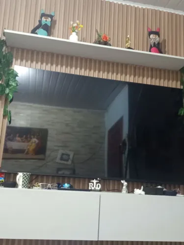 Tv toshiba de 65polegadas comprada,a um mes com defeio funcionando o sensor controle