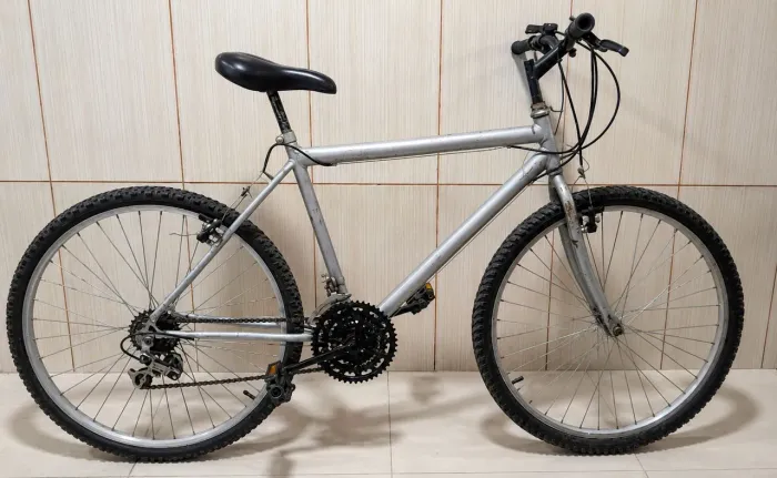 BICICLETA 18 MARCHAS ARO 26