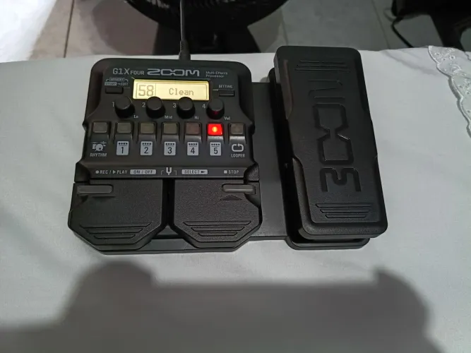 Zoom G1X Four
