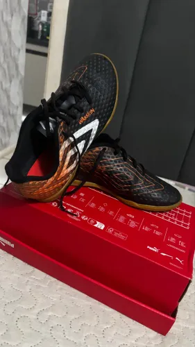Chuteira futsal umbro, troco em bicicleta montadinha