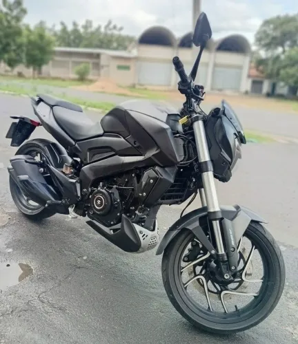 Dominar Bajaj 400 cilindradas