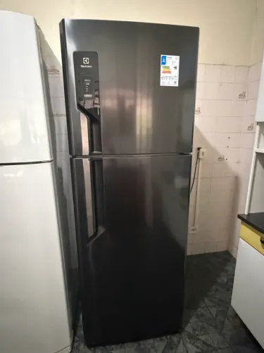 Vendo Geladeira Electrolux Frost Free Black Inox 