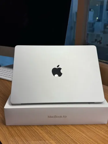 Vendo ou troco (passo cartão) MacBook Air M4 Silver 100% apenas 8 ciclos garantia Apple