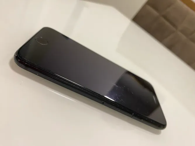 iPhone SE 2020 (na carcaça de iPhone 8) - Leia a descrição