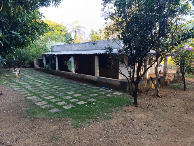 ? OPORTUNIDADE - LOTE COM CASA E PÉS DE FRUTAS ?