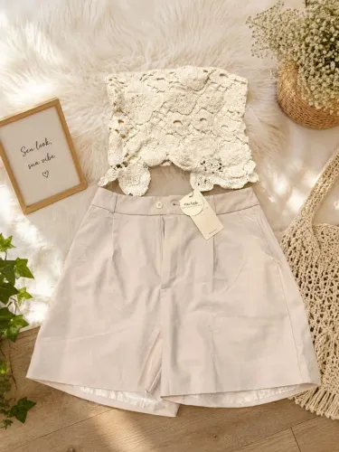 Conjunto bege, novo nunca usado, em perfeito estado.