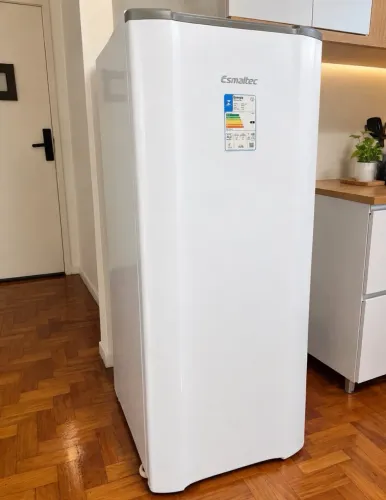 Geladeira Esmaltec em PERFEITO ESTADO