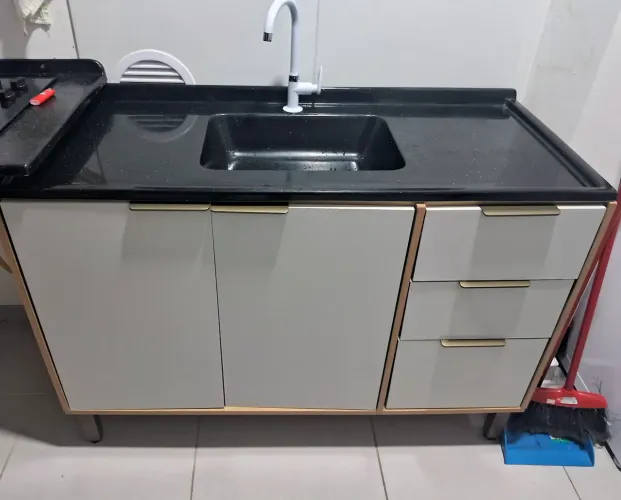 Vendo balcão de pia com cuba de marmorito
