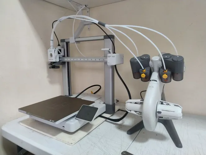 impressora Bambulab A1 Apenas 5 dia que comprei com 8 filamentos e AMS