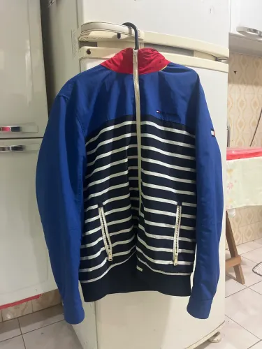 Blusa tommy Hilfiger usada poucas vezes