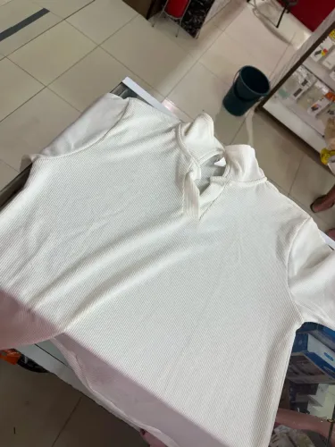 Vendo camisa branca tamanho P estilo Zara, ótima qualidade nunca usada