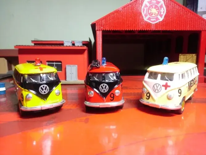 Miniatura Combo 1962 VW Classic Bus Keychain By Kinsmart 1/67 Rescue 9, L. Guard 8, Medic9