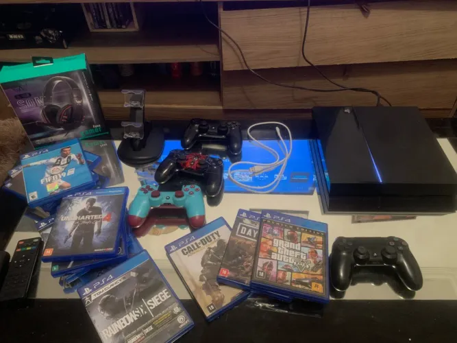 PS4 - Vendo ou troco por algo do meu interessante