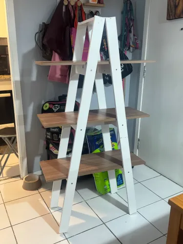 Estante de livros em ótimo estado!