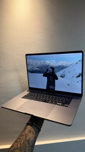 MacBook Pro 2019 16" i9 32GB 512GB SSD