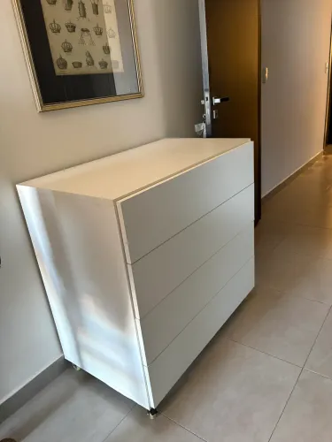Cômoda Branca com rodinhas 