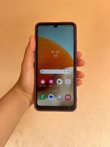 CELULAR EM BOM ESTADO 
