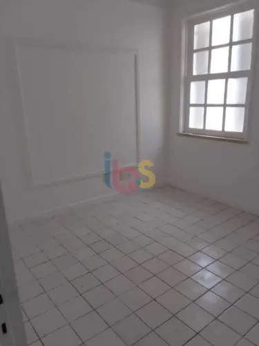 Alugo Apartamento no Centro, Prédio em frente ao anexo da Prefeitura