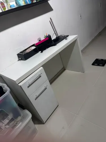 Vende-se mesinha 