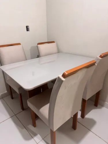 MESA 4 CADEIRAS