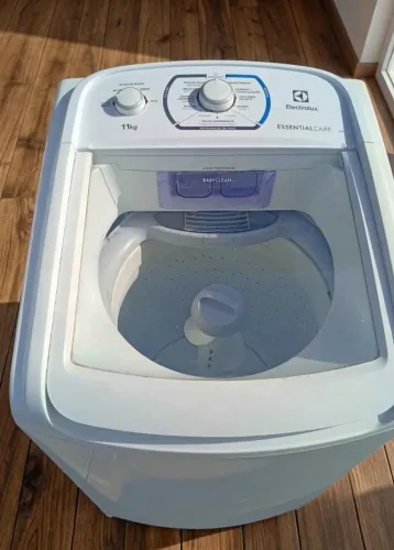 Vendo máquina de lavar Electrolux 11 kg lava e torce 127vts Tudo funcionando e garantia
