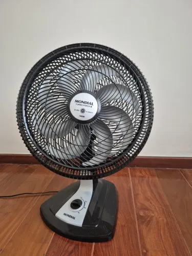 Ventilador de mesa Mondial Turbo 8 pás