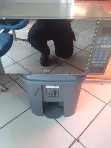 Vendo esse micro ondas funciona muito bem inteirinho 220v só buscar em Canoas não entrego 