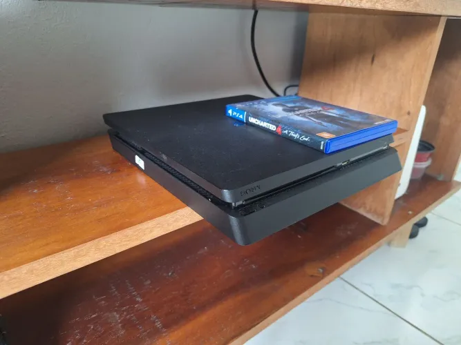 PlayStation 4 slim sem controle