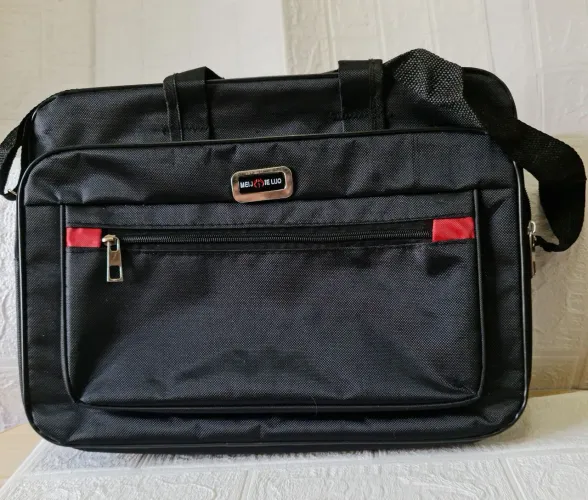 BOLSA EXECUTIVA PRETA COM 5 DIVISÓRIAS EM EXCELENTE ESTADO 