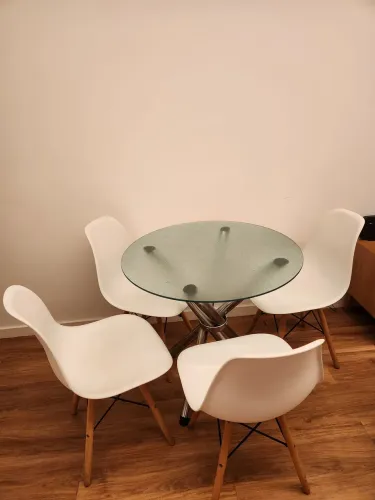 Conjunto Mesa + 4 Cadeiras Eames Eiffel
