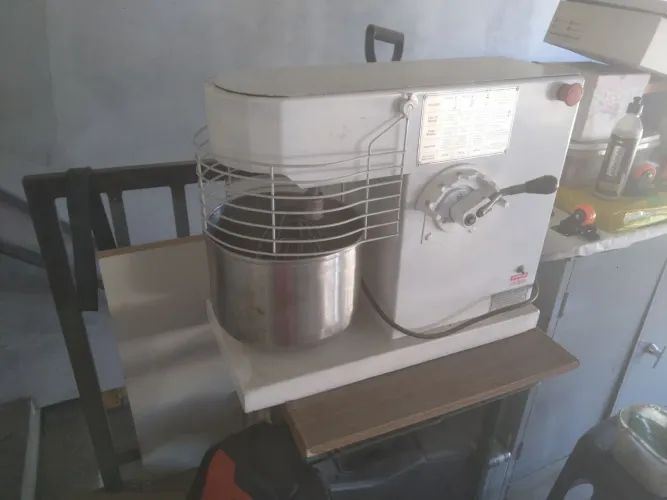 Batedeira industrial 12 kilos