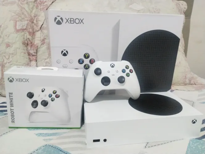 Xbox Series S Semi-novo Com biblioteca, 2 controles e Caixa (ler a descrição)