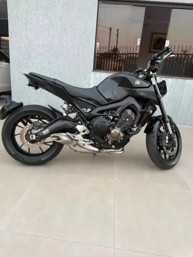 Yamaha MT-09 2021 ? Impecável | 10.900 km