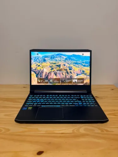 Notebook Acer Predator Helios - RTX 3060 / Intel Core i7 11800H / 16GB / SSD 512GB
