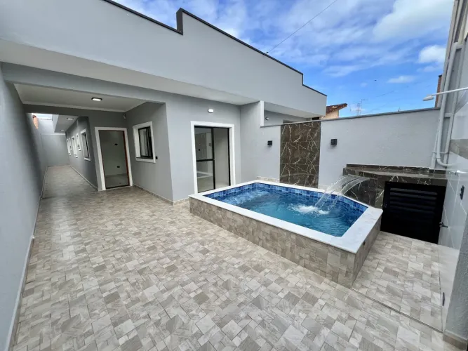 Casa para Venda em Mongaguá, Jardim Santana, 2 dormitórios, 1 suíte, 1 banheiro, 2 vagas