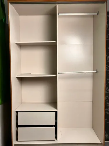 Guarda roupa solteiro pequeno Muito novo