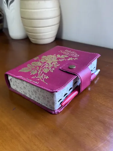 Bíblia Sagrada Rosa Harpa Pentecostal Letra Grande Almeida Revista e Corrigida